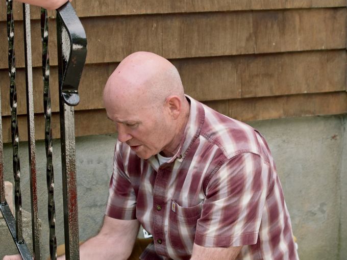 S22 E7: Mark McCullough installs a wrought iron railing