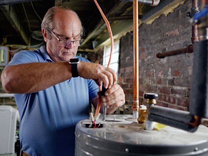 S22 E12: Richard Trethewey installs a hybrid hot water heater