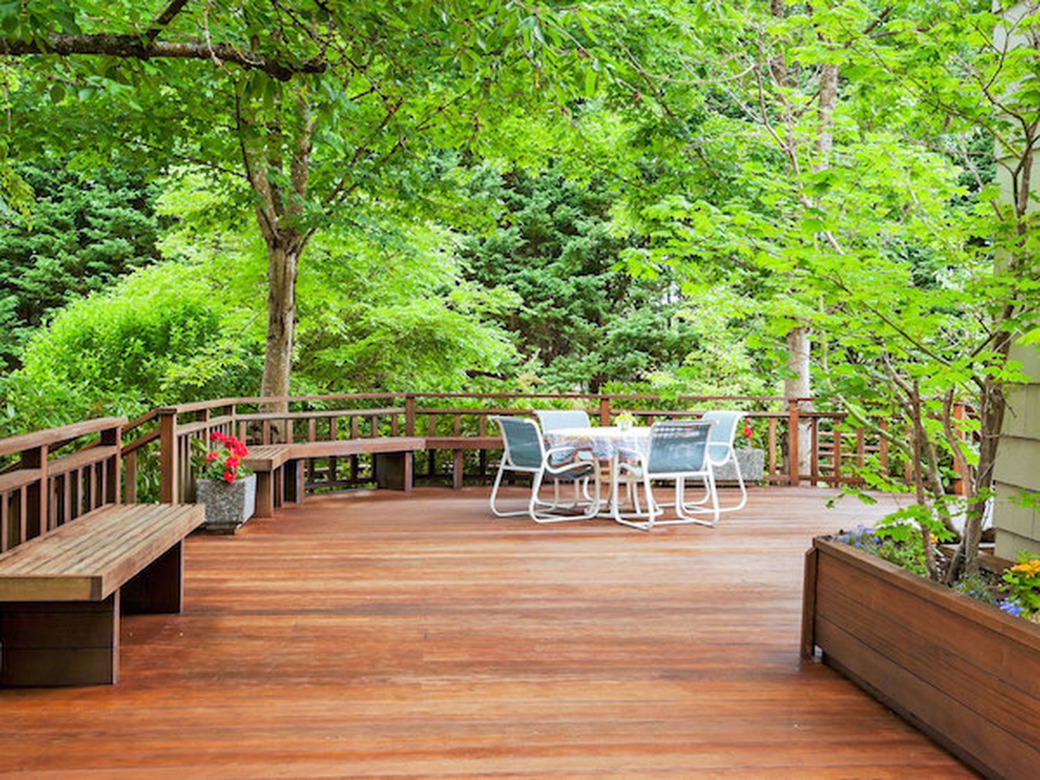 Decking_iStock-173245643.0.0