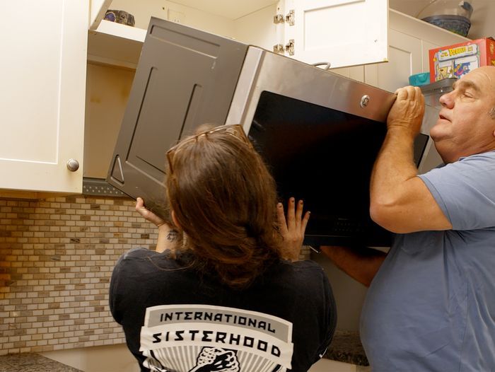 S21 E18, Richard Trethewey helps install a vented microwave